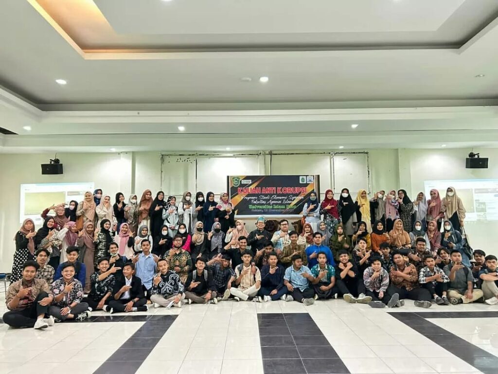 Kuliah umum prodi ekonomi syariah UIR Tema KULIAH ANTI KORUPSI