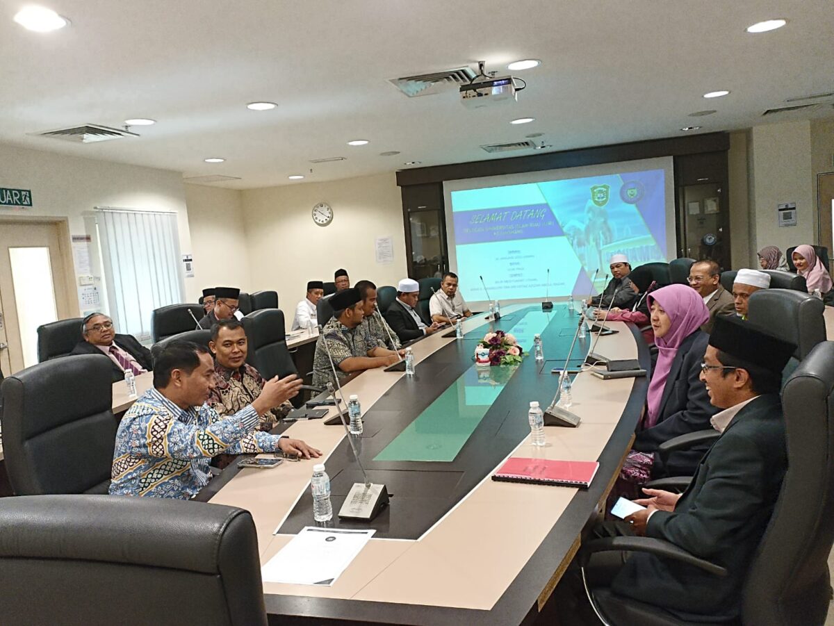 Dekan dan civitas Fakultas Agama Islam UIR Kunjungan Kerja Ke UNISHAMS Malaysia